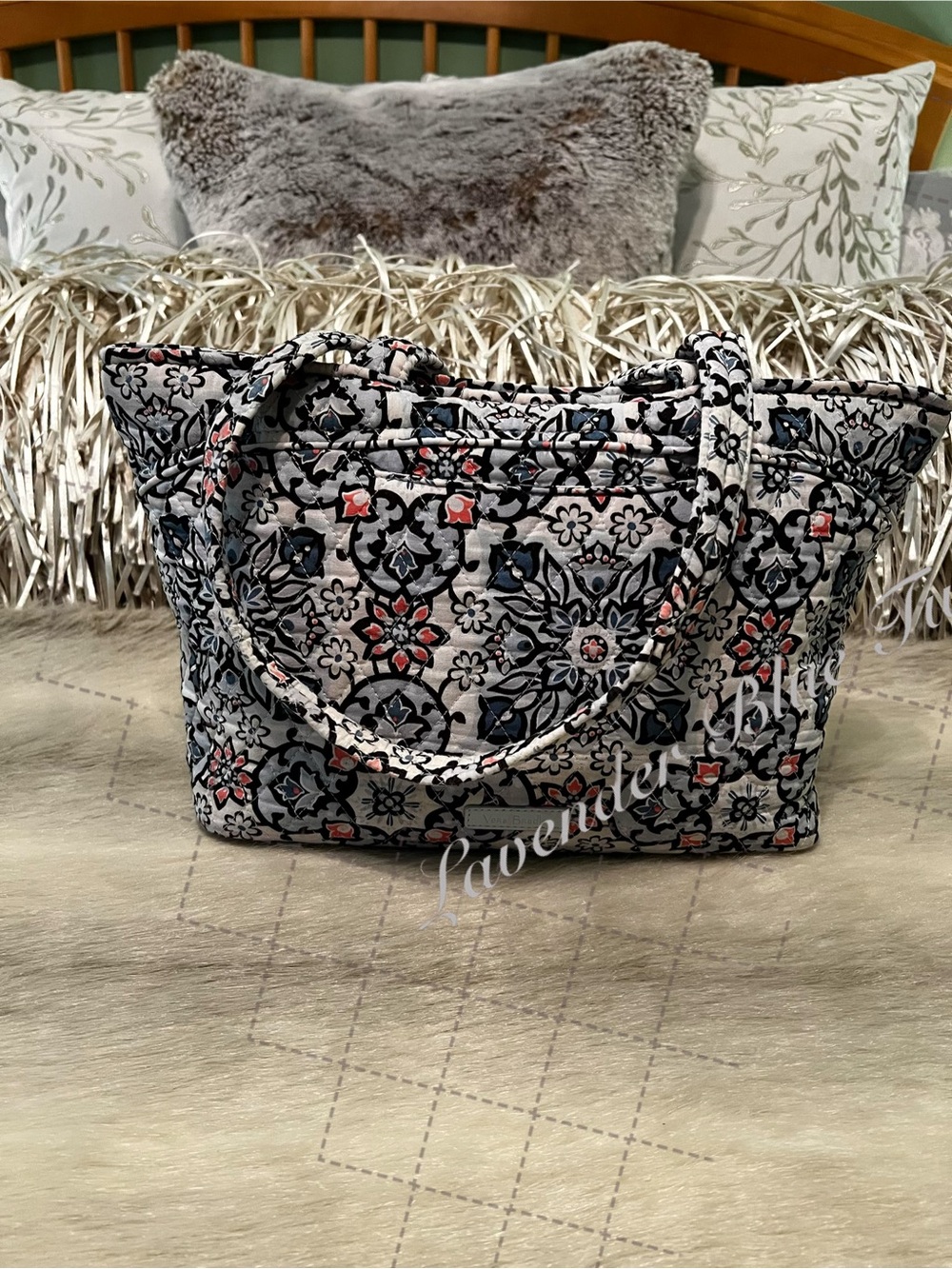 VERA BRADLEY Lisbon Medallion Mandy Tote Gray Blue Zipper Pockets Gray Blue